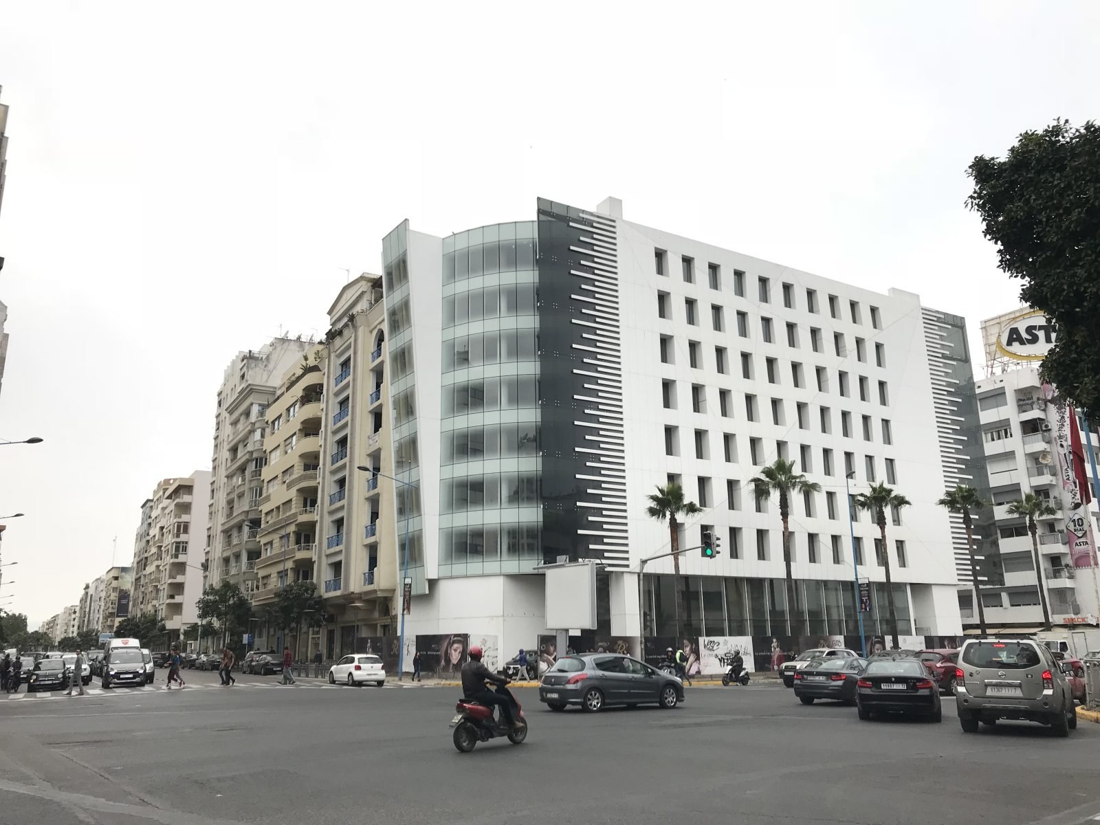شارع حيوي في وسط الدار البيضاء
